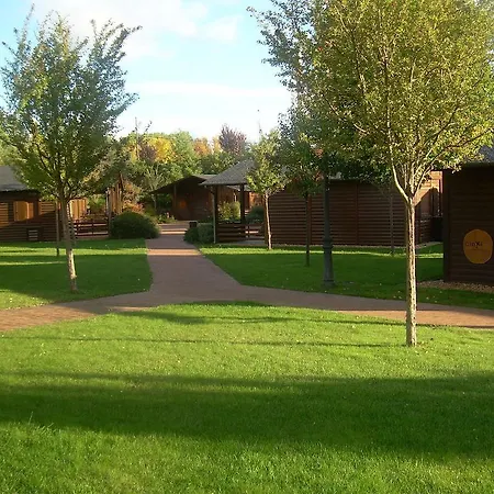 Camping El Bosque De Los Suenos - Cabanas En El Bierzo 4*